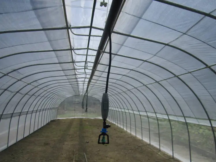 Instalación de cabezales de riego: eficiencia y ahorro para tu finca o vivero